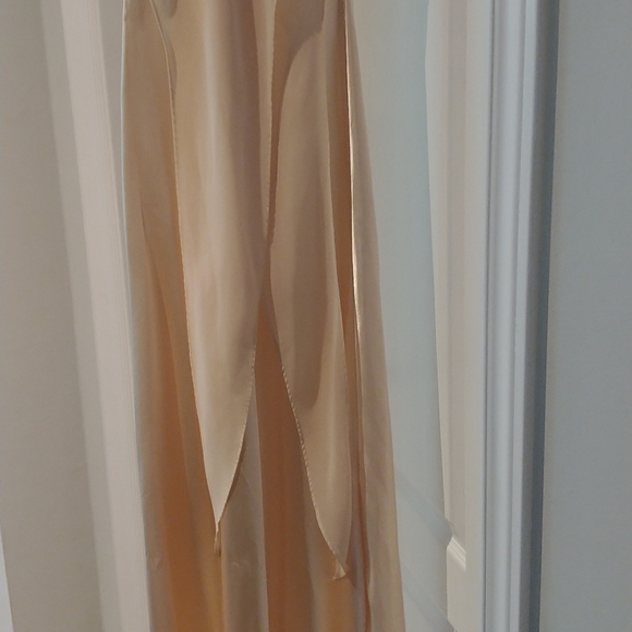 Mark Edwards cream silk dress with chiffon detaill - Picture 3 of 4